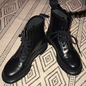 Dr Martens 1460 smooth black boots